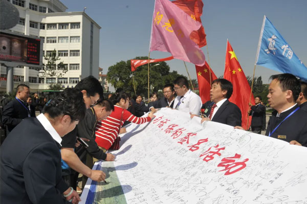 保钓爱国签名活动现场
