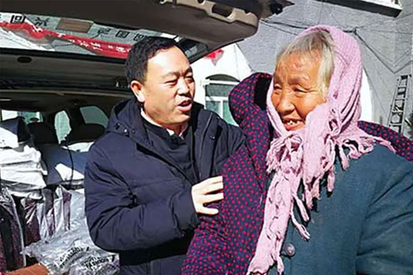 振东集团“敬老日”为老人送温暖
