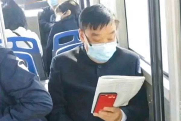 振东集团董事长李安平路途中不忘学习